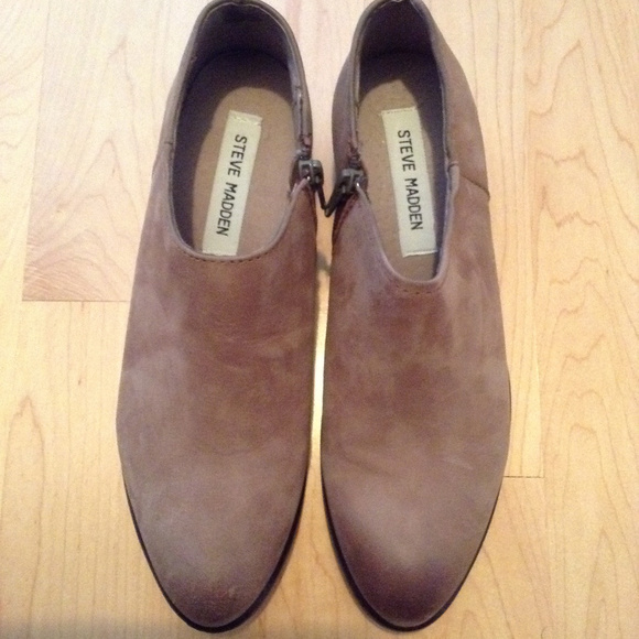 *NEW IN BOX* Steve Madden KATYY Booties Size 7.5 - Picture 2 of 3